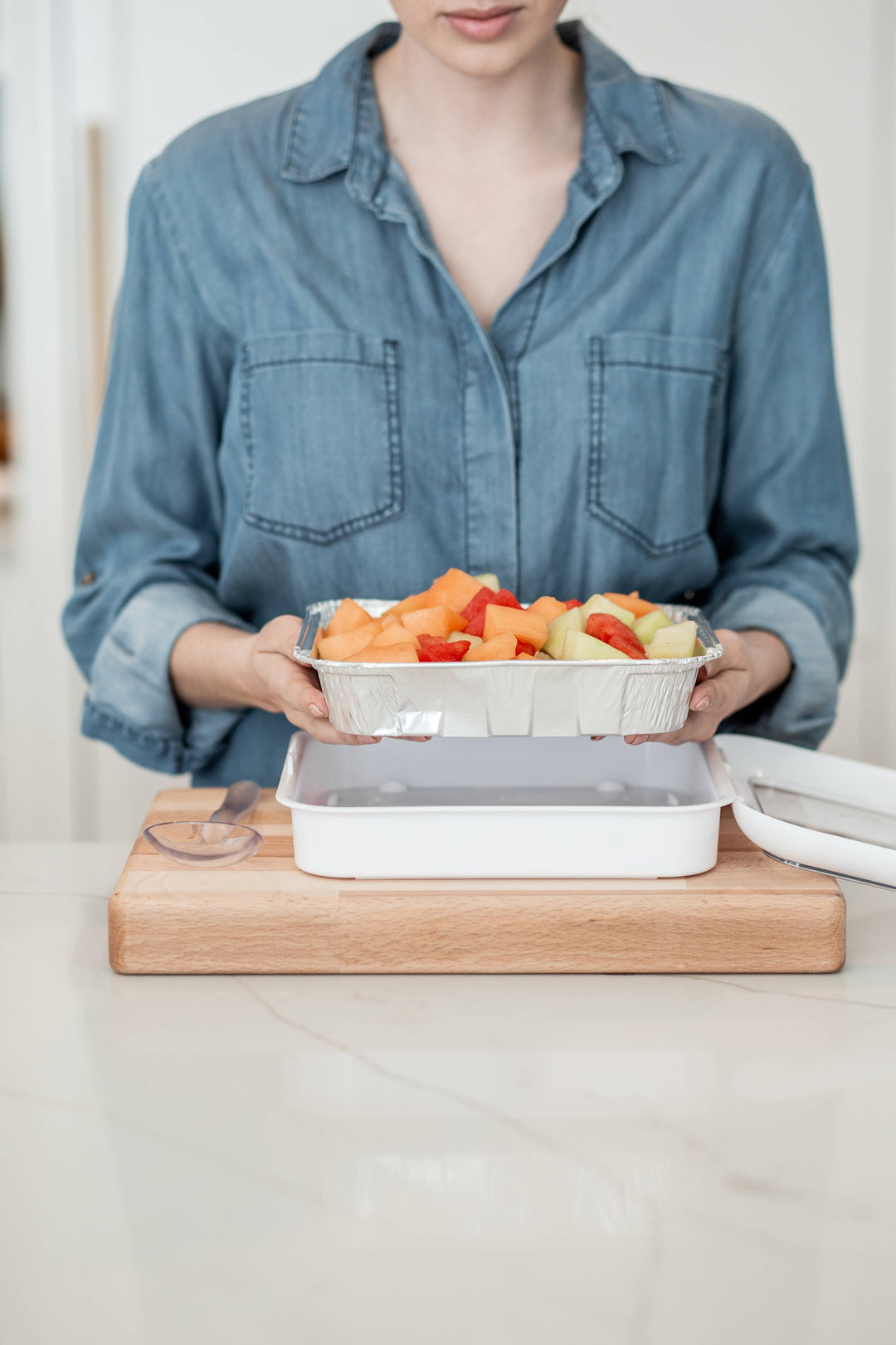 Square Set - 8 x 8 Foil Pan Carrier w/ Serving Spoon - White
